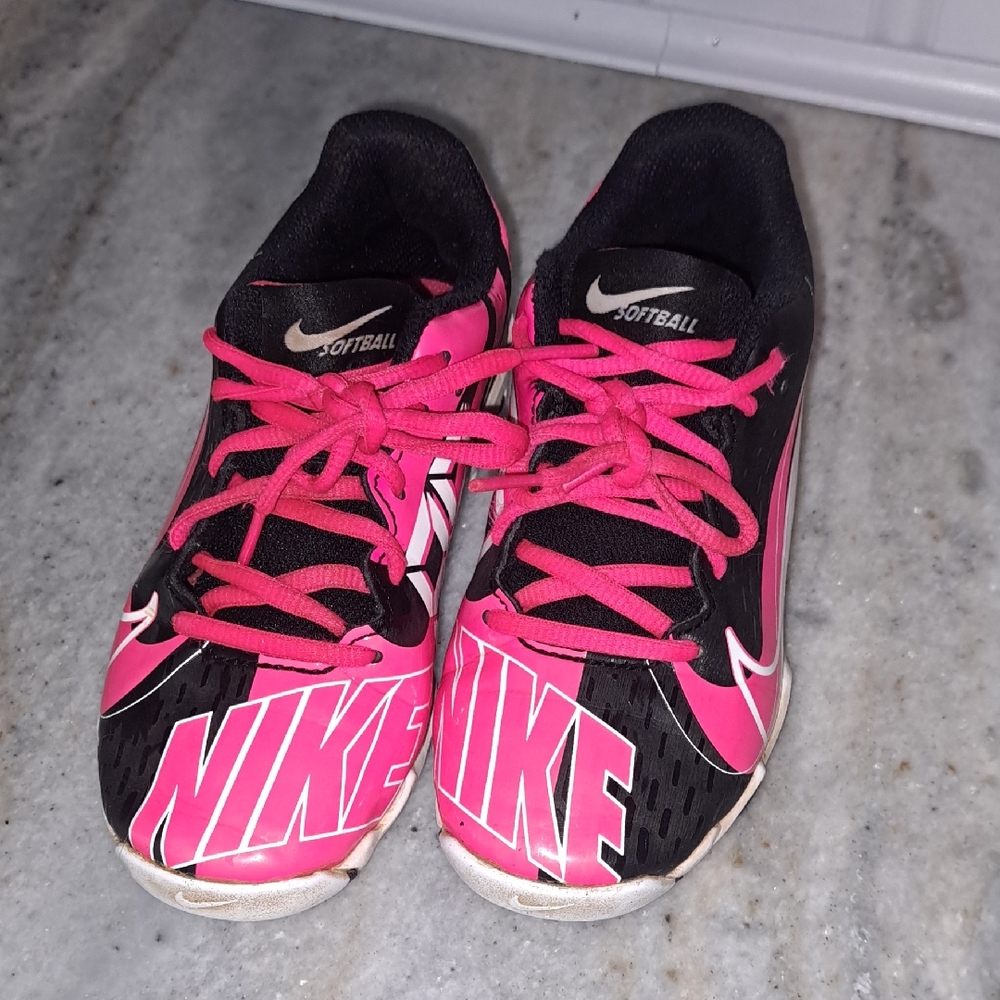 Nike GIRLS Siftball hoes in Pink and Black